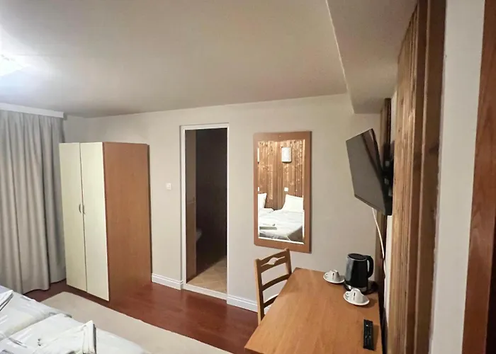 Konukevi Zasheva Kushta 3*