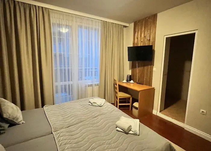 Konukevi Zasheva Kushta 3*